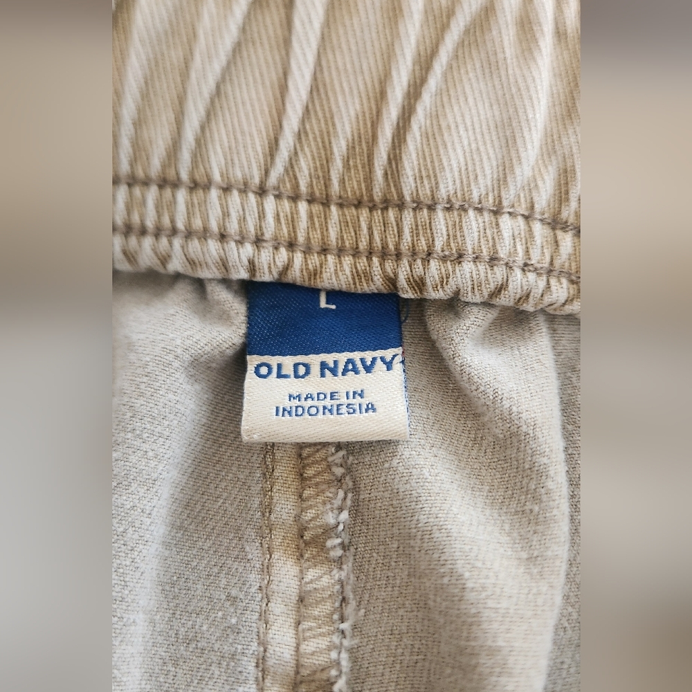 Old Navy~Woman's Y2K Cargo Shorts~Tan~size Large - Picture 7 of 13